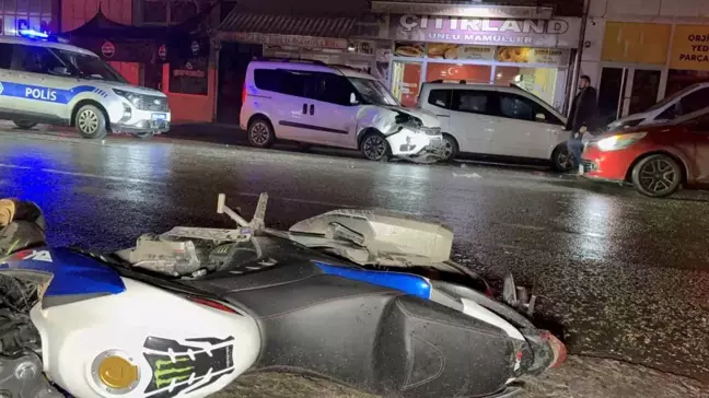 Düzce'de Motosiklet ve Hafif Ticari Araç Kaza Yaptı: 1 Yaralı