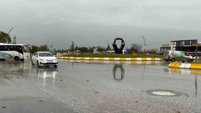 Edirne'de Sağanak Yağmur Trafiği Olumsuz Etkiledi