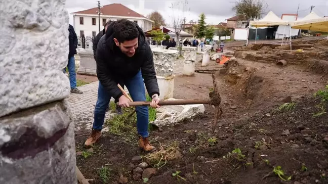 Düzce Belediyesi Çalışanları Antik Kentteki Kazı Çalışmalarına Katılıyor