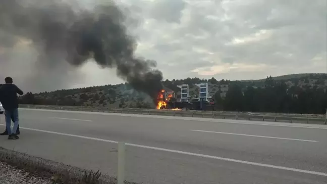 Konya'da Seyir Halindeki Çekici Alev Aldı