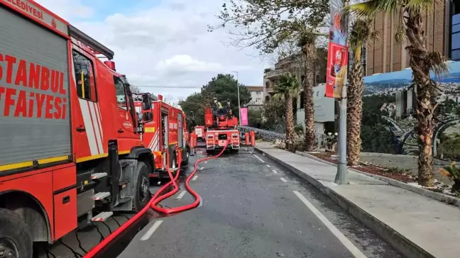 Sarıyer'de 34 Yıldır Devam Eden Rezidans İnşaatında Yangın