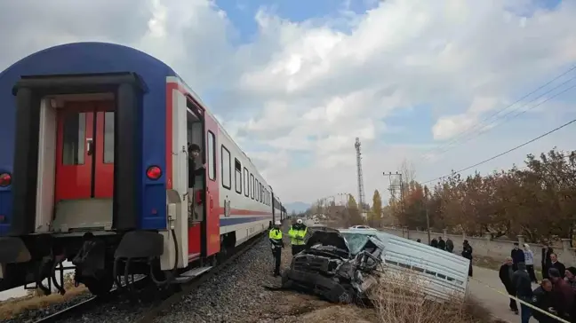 Muş'ta Trenin Kamyonetle Çarpışması: 1 Ölü, 1 Yaralı