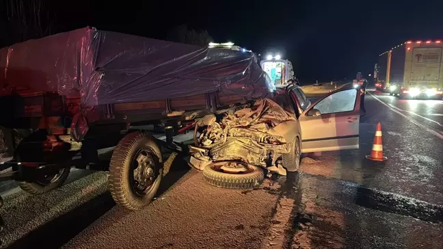 Edirne'de Traktörle Otomobil Çarpıştı: 1 Kişi Hayatını Kaybetti