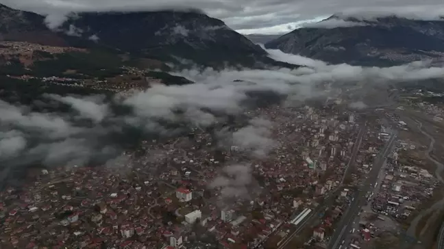 Adana'nın Pozantı İlçesinde Yoğun Sis Etkili Oldu