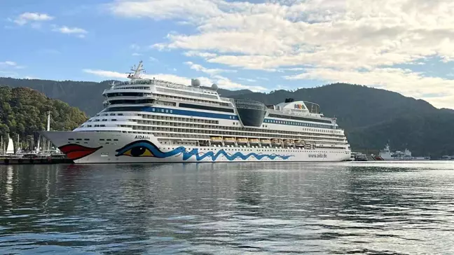 Aida Blu Kruvaziyer Gemisi Marmaris'e Demir Attı