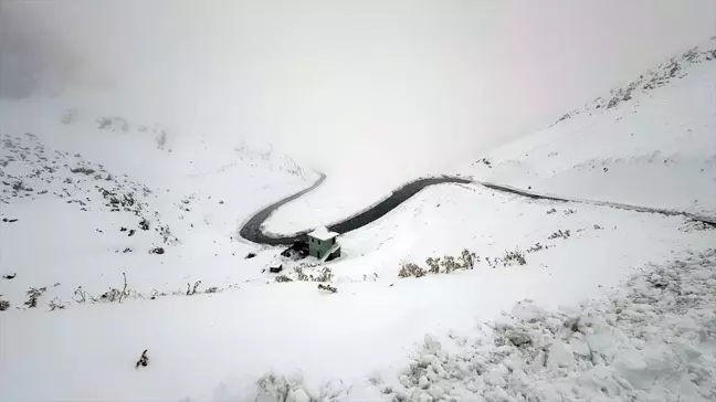 Van-Bahçesaray Kara Yolu Yeniden Ulaşıma Açıldı