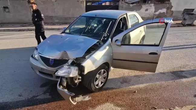 Çorum'da Ağaca Çarpan Otomobilin Sürücüsü Yaralandı