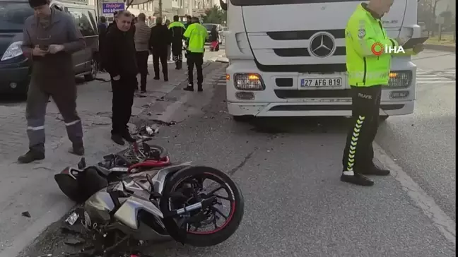 Tek Teker Üzerinde Gitmeye Çalışırken Kaza Yapan Motosiklet Sürücüsü Ağır Yaralandı