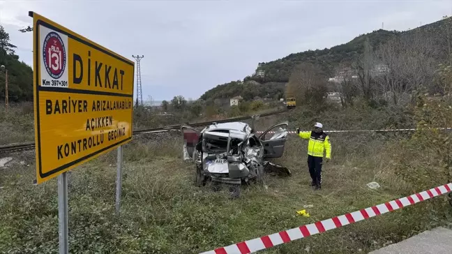 Zonguldak'ta Bakım Treni Hafif Ticari Araca Çarptı: 2 Yaralı