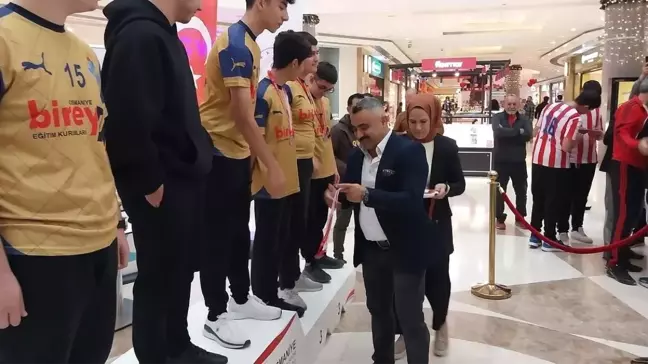 Osmaniye'de okullar arası bowling turnuvası sona erdi