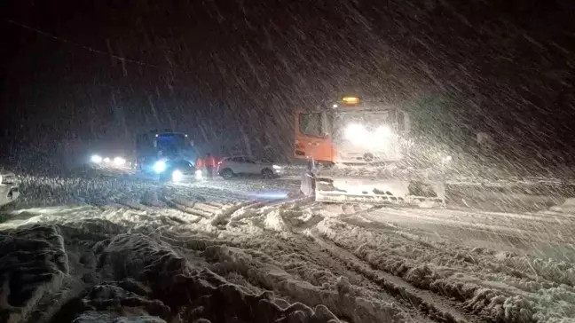 Bolu Dağı'nda Kar Trafiği Felç Etti