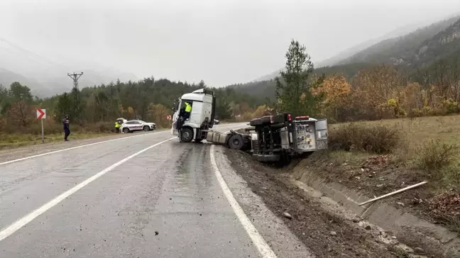 Karabük'te Azot Yüklü Tanker Devrildi