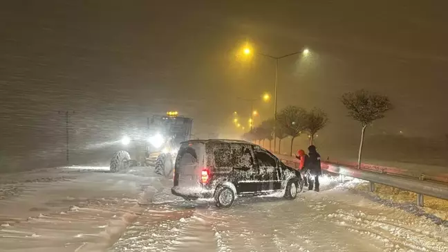 Bayburt-Gümüşhane Kara Yolu Yoğun Kar Nedeniyle Kapandı