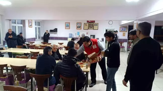 Türk Kızılay, Soğuk Hava ve Kar Yağışında Yolda Kalan Vatandaşlara Destek Sağladı