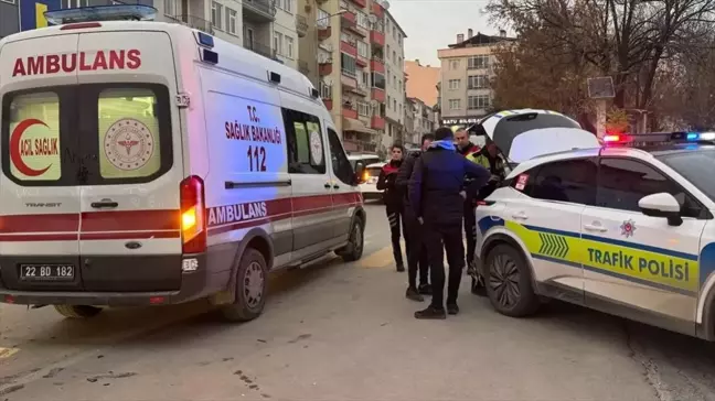 Edirne'de Motosiklet ve Otomobil Çarpıştı: 2 Yaralı