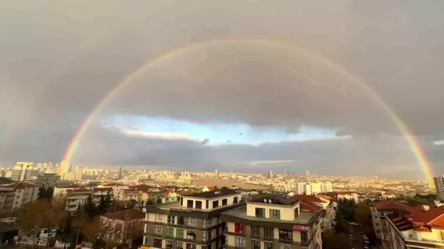 İstanbul'da Yağmurun Ardından Gökkuşağı Görsel Şölen Yarattı