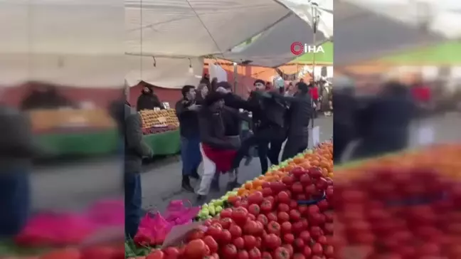 Pazarcıların Müşteriye Terazi Kefesiyle Saldırdığı Anlar Kamerada