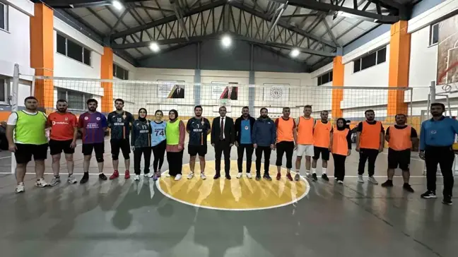 Yüksekova'da 420 Öğretmenle Voleybol Turnuvası Düzenlendi