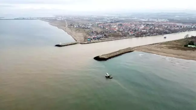 Sakarya Nehri Ağzındaki Sığlaşma Balıkçılıkta Sorunlara Yol Açıyor