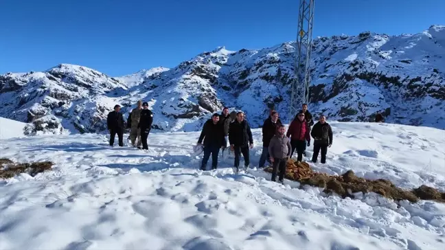 Tortum'da Yaban Hayvanları İçin Yem Bırakıldı