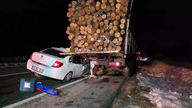 Safranbolu'da Otomobil Kamyona Çarptı: 1 Yaralı