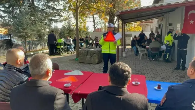 Pamukova'da Çiftçilere Reflektör Takma Uygulaması