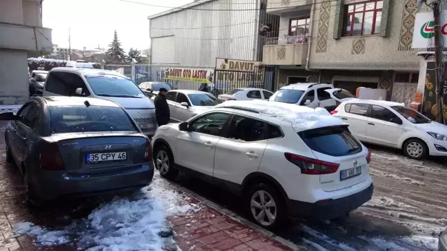 Van'da Kar Yağışı Lastikçi Dükkânlarında Yoğunluk Yarattı