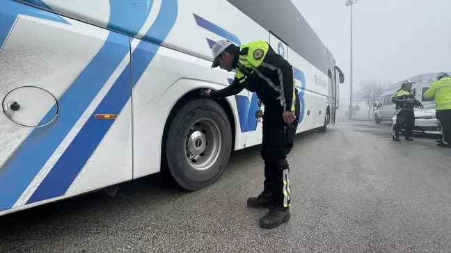 Bolu'da Ticari Araçlara Kış Lastiği Denetimi Başlatıldı