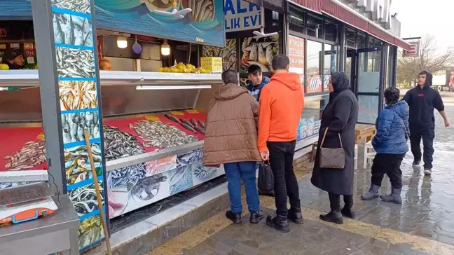 Karadeniz'den Bereketli Balık Avı, Düzce Tezgahlarını Doldurdu