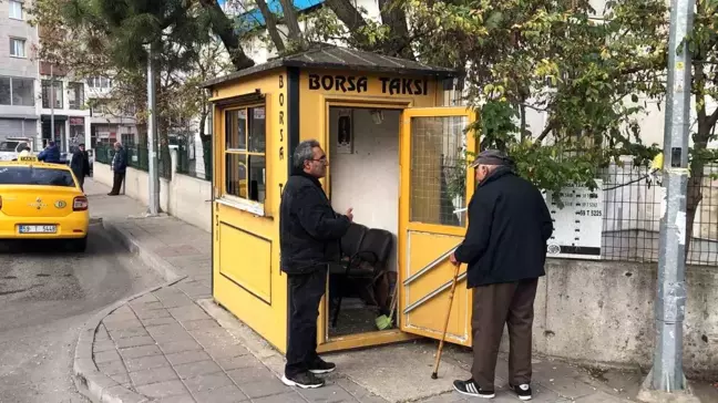 Çorlu'da Taksi Durağının Camları Kırıldı, Esnaf Taşınmak İstiyor