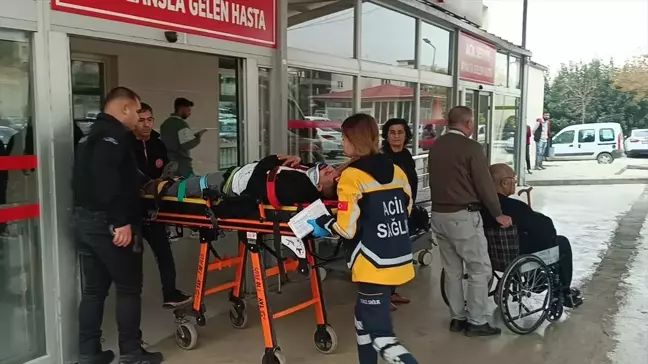 Adana'da otomobil ile kamyonetin çarpışması sonucu 6 kişi yaralandı