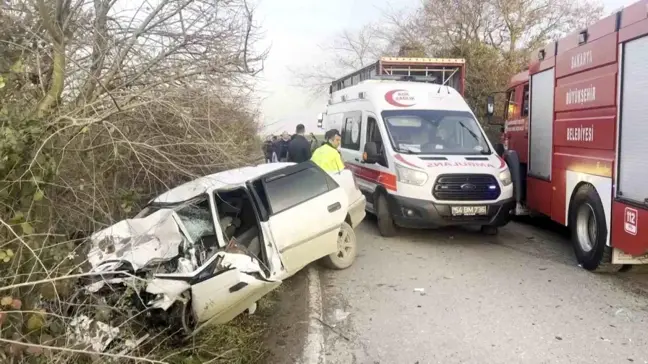 Sakarya'da Kamyon ile Çarpışan Otomobilde Anne ve Oğlu Hayatını Kaybetti