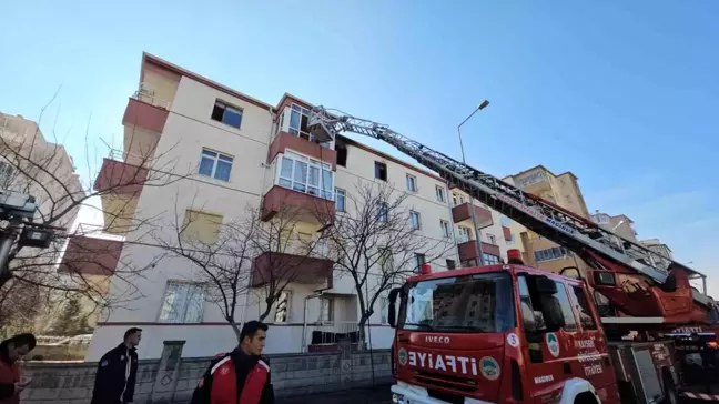 Kayseri'de Yatalak Kadın Yangından Kurtarıldı