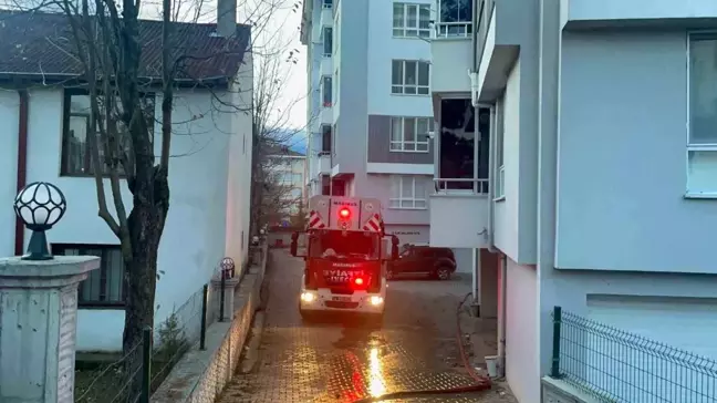 Bolu'da Doğalgaz Kombisi Yangını: 3 Kişi Hastaneye Kaldırıldı