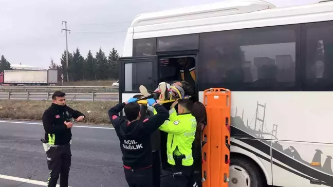 Çorlu'da İşçi Servisi Tıra Çarptı: 3 Yaralı