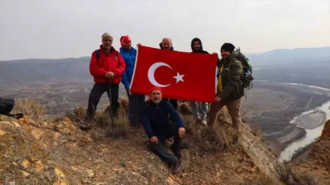 Iğdırlı Dağcılar, Dünya Dağ Günü’nü Kızıldağ'da Kutladı