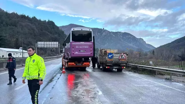 Sakarya'da Zincirleme Trafik Kazası: 15 Yaralı