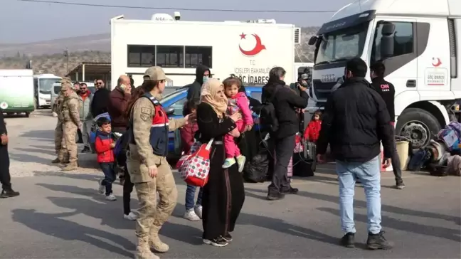 Suriye'ye gönüllü geri dönüş: 'Henüz yoğun dönüş yok, günde bin 100 kişi civarında'