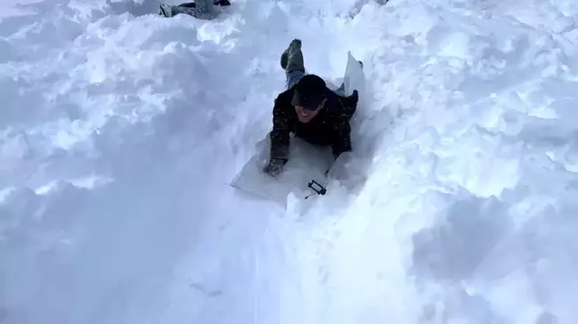 Rizeliler Kış Eğlencesi İçin Ayder Yaylası'na Akın Ettiler