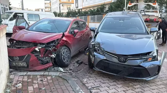 Kocaeli'de Otomobil Kazası: 1'i Çocuk 3 Yaralı