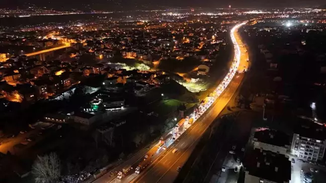 Kocaeli TEM Otoyolu'nda Zincirleme Kaza: 2 Yaralı