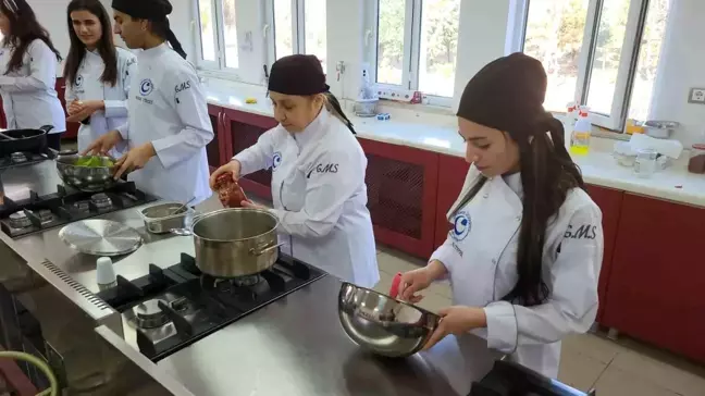 Emekli Öğrenci Türkan Bağlam, Hayallerini Gerçekleştiriyor