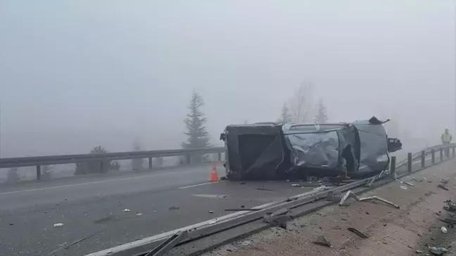 Afyonkarahisar'da Kamyonet Devrildi, 4 Yaralı