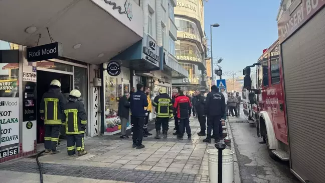 Kayseri'de Giyim Mağazasında Yangın