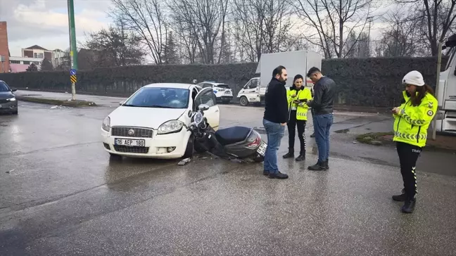 Bursa'da Otomobil ile Motosiklet Çarpıştı: 1 Yaralı