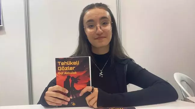 16 Yaşındaki Gül Akkulak, Kitap Fuarında Okurlarıyla Buluştu