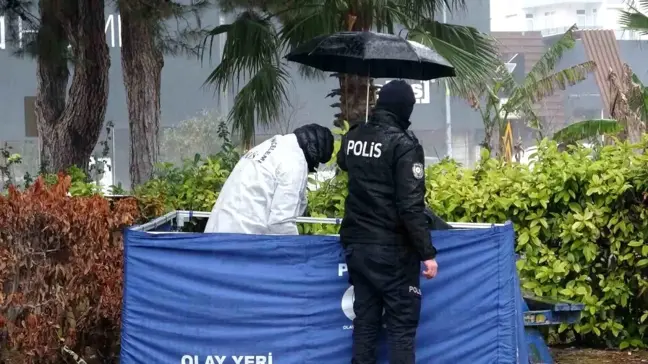 Antalya'da Mobilya Ustası Parkta Ölü Bulundu