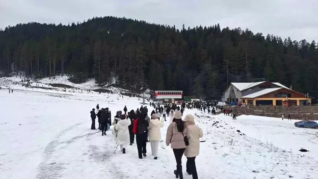 Çankırı'da Üniversite Öğrencileri Ilgaz Dağı'nda Kar Eğlencesi Yaşadı