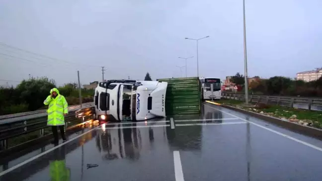 Mersin Silifke'de Tır Devrildi: Sürücü Yaralandı