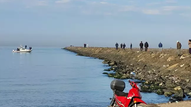 Samsun'da Kaybolan Balıkçılar İçin Arama Kurtarma Çalışmaları Devam Ediyor